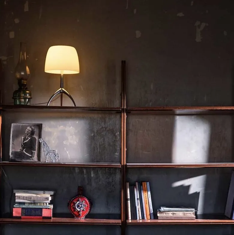 Lumiere piccola bordslampa med dimmer aluminium/vit