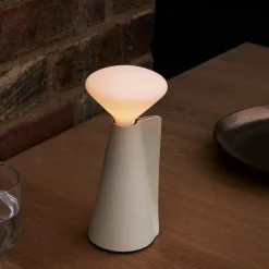 Mantle portabel bordslampa stone white