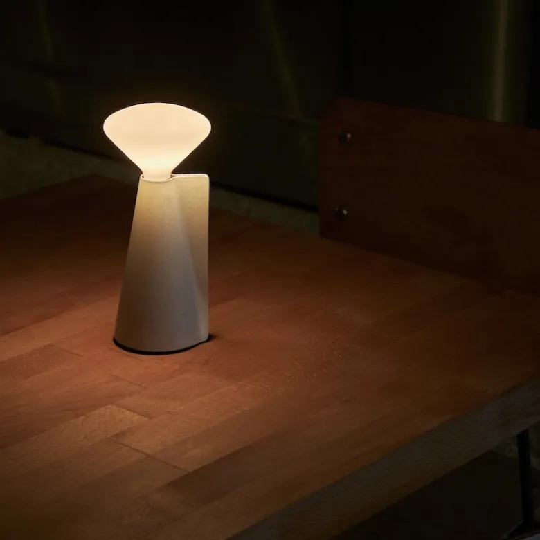 Mantle portabel bordslampa stone white
