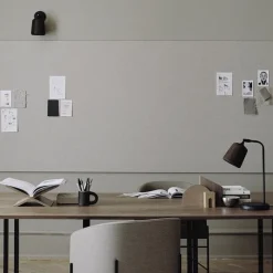 Material bordslampa rökt ek/svart