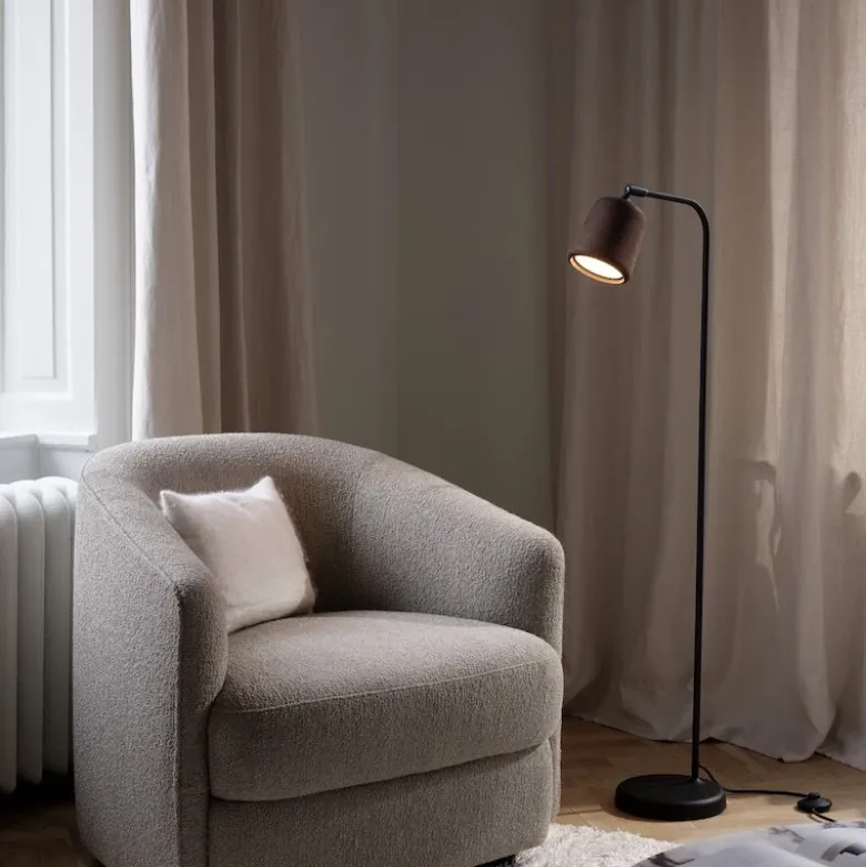 Material golvlampa mörkgrå betong/svart