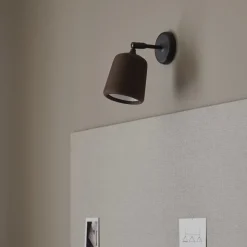 Material vägglampa rökt ek/svart