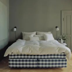 Material vägglampa vitt opalglas/svart