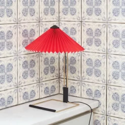 Matin 380 bordslampa bright red/brass