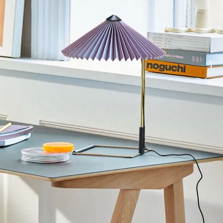 Matin 300 bordslampa lavender/brass