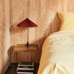 Matin 380 bordslampa oxide red/brass