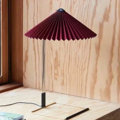 Matin 380 bordslampa oxide red/brass