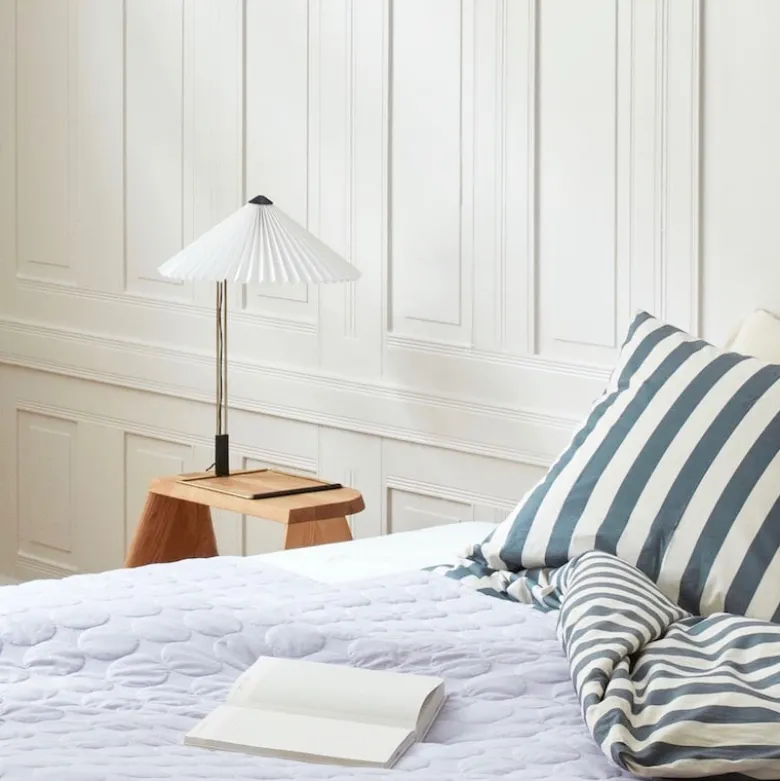 Matin 380 bordslampa white/brass
