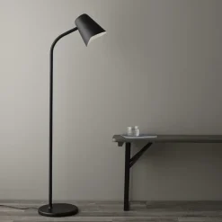 Me dim golvlampa svart