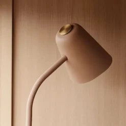 Me dim golvlampa varm beige