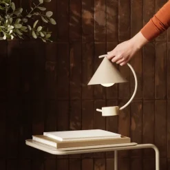 Meridian bordslampa mässing