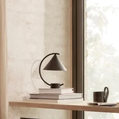 Meridian bordslampa svart