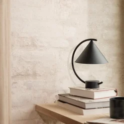 Meridian bordslampa svart