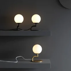 Mobil 18 Bordslampa mässing/opal