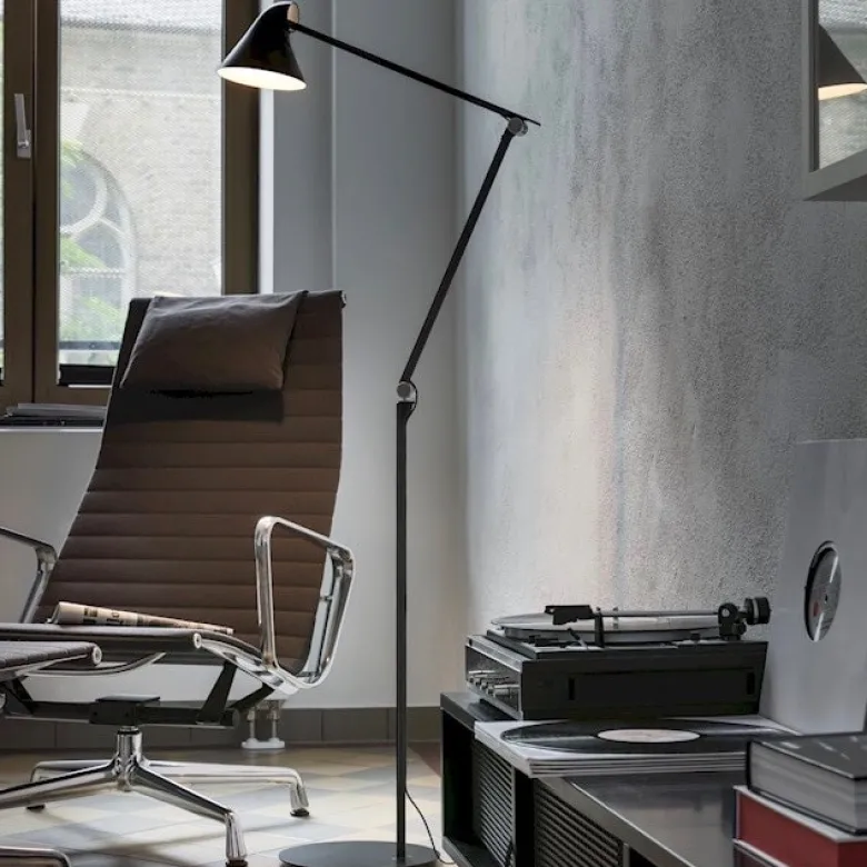 NJP golvlampa black