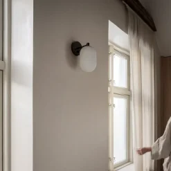 Noor Vägglampa Kromsvart/Vit