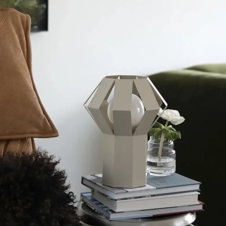 Octa bordslampa beige