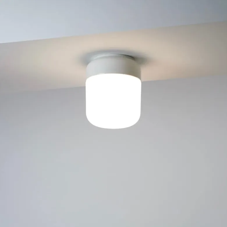 Ohm 140/170 tak-/vägglampa IP44 E27 vit/matt opal