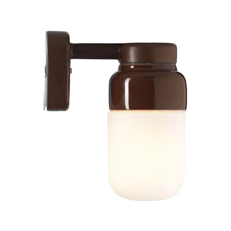 Ohm 100/210 vägglampa IP44 E27 brun/matt opal