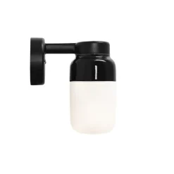 Ohm 100/210 vägglampa IP44 E27 svart/matt opal