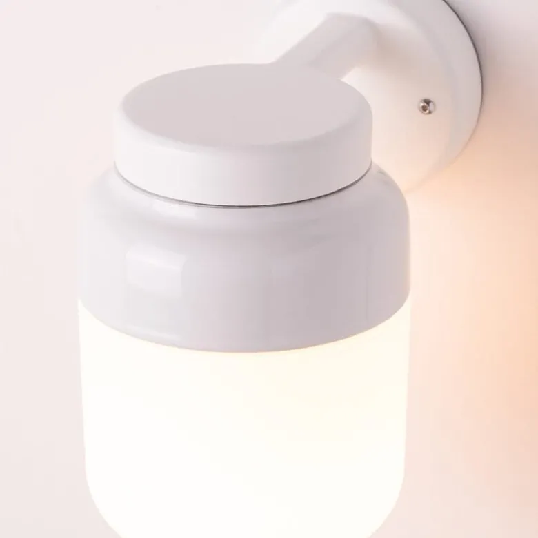 Ohm 140/205 vägglampa IP44 E27 vit/matt opal