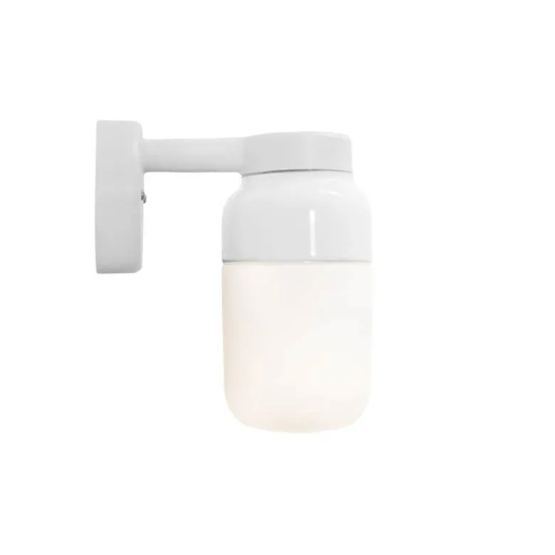 Ohm 100/210 vägglampa IP44 E27 vit/matt opal