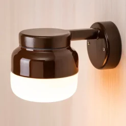 Ohm 100/150 vägglampa IP44 G9 brun/matt opal
