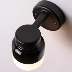 Ohm 100/150 vägglampa IP44 G9 svart/matt opal