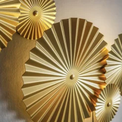 Omega vägglampa guld