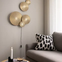 Omega vägglampa guld