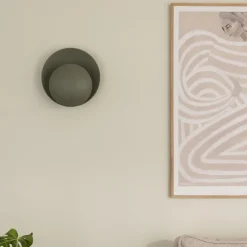 Orbit vägglampa mossgrön