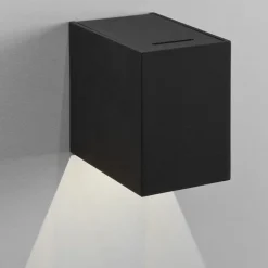 Oslo 100 vägglampa IP65 matt svart