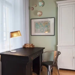 Owalo 7020 bordslampa valnöt