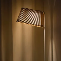 Owalo 7010 golvlampa valnöt