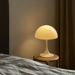 Panthella 320 Bordslampa opal beige