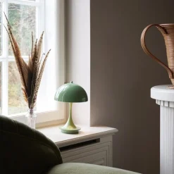 Panthella 160 portabel bordslampa V3 moss green
