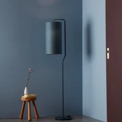 Pensile golvlampa sandstruktur