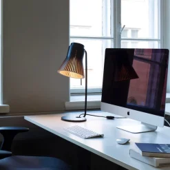 Petite 4620 bordslampa svart