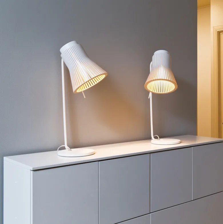 Petite 4620 bordslampa vit