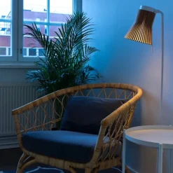 Petite 4610 golvlampa valnöt