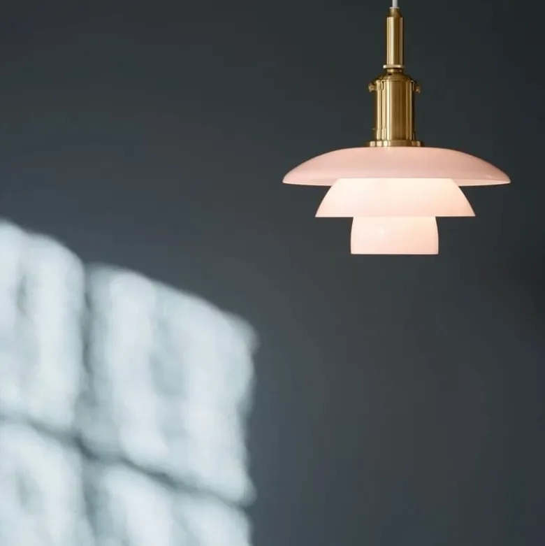 PH 3/3 taklampa pale rose/brass
