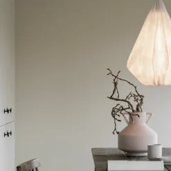 Pinecone taklampa vit