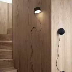 Post vägglampa svart