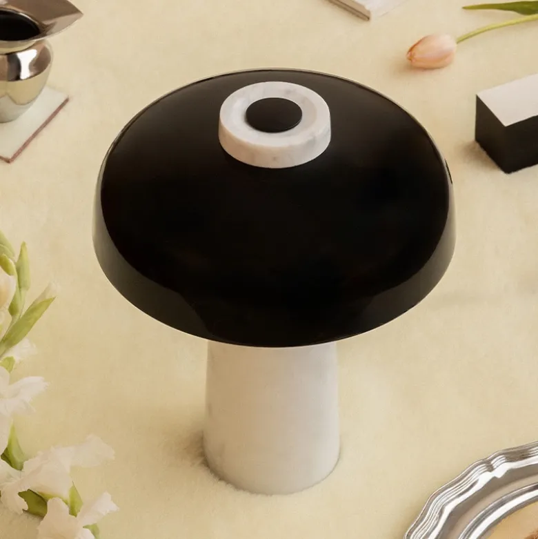 Reverse bordslampa Carrara marmor/svart