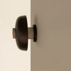 Reverse vägglampa fast installation sand travertine/bronzed aluminium