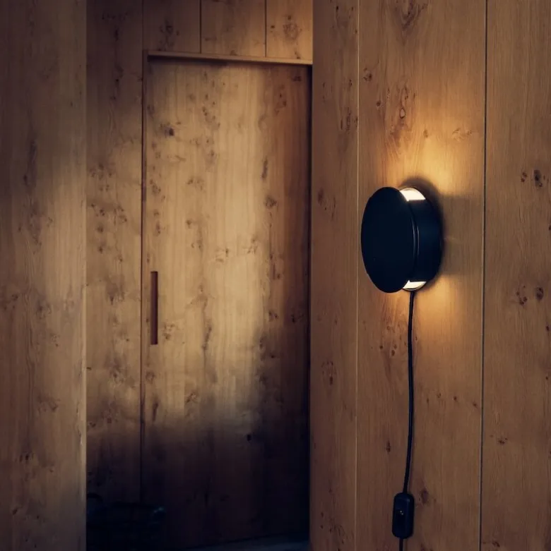 Rotate vägglampa black