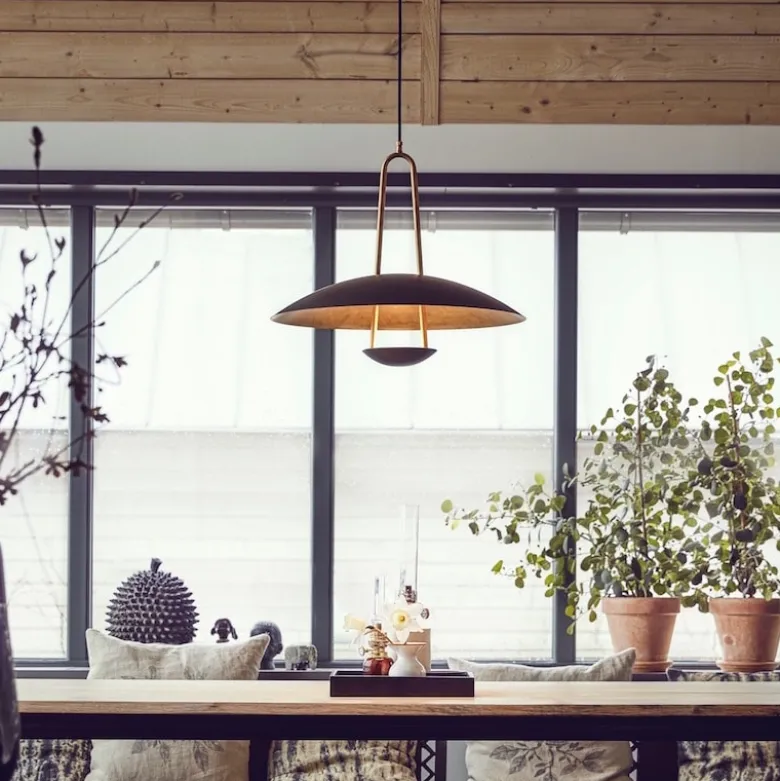 Satellit Ø400 taklampa svart/råmässing