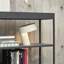 Slant bordslampa vit