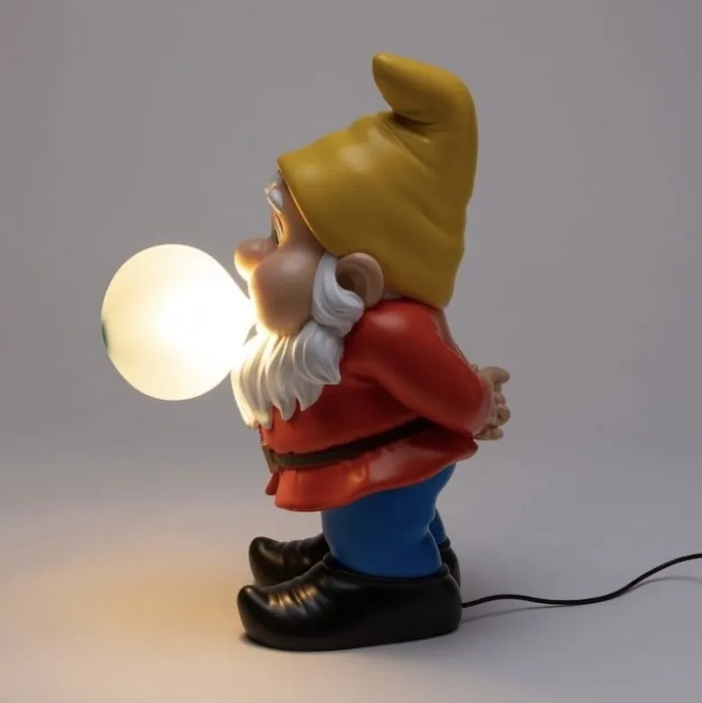 Snooping gummy lamp
