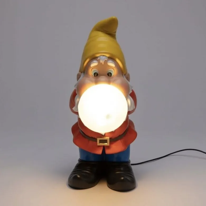 Snooping gummy lamp